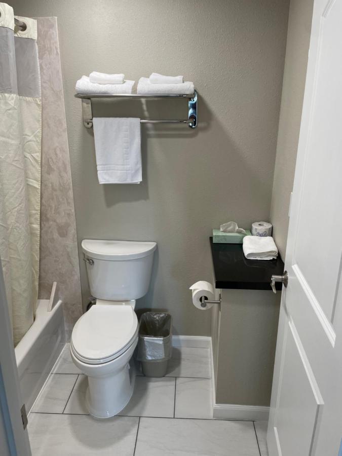 Royal Inn Eugene- Airport Екстер'єр фото