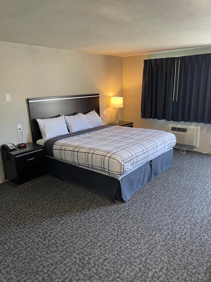 Royal Inn Eugene- Airport Екстер'єр фото