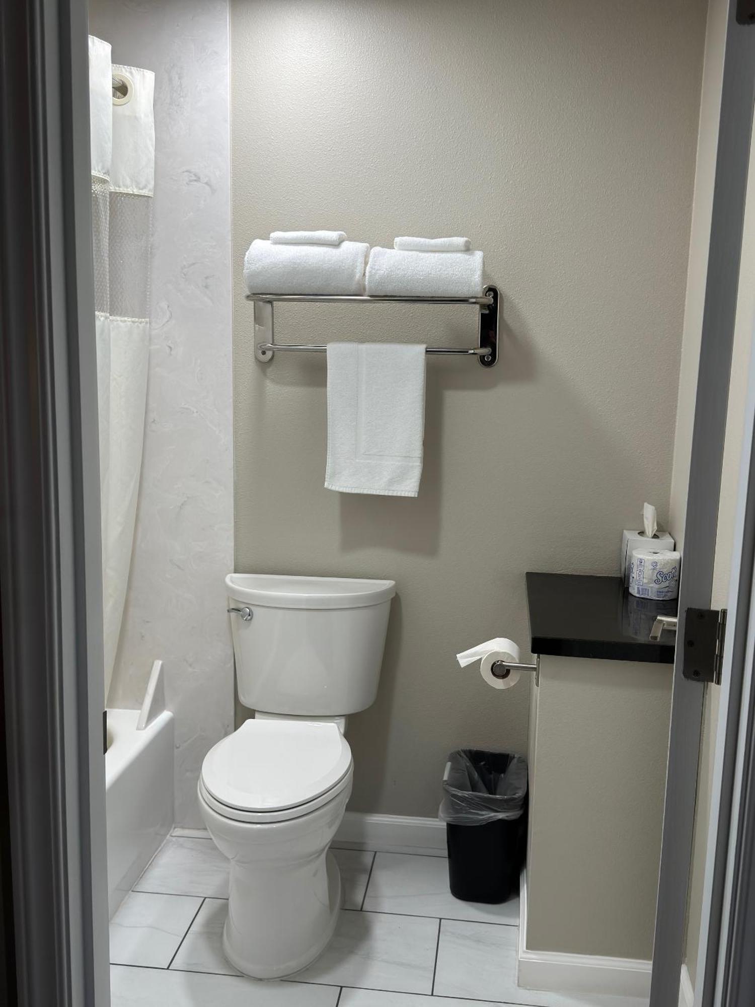 Royal Inn Eugene- Airport Екстер'єр фото